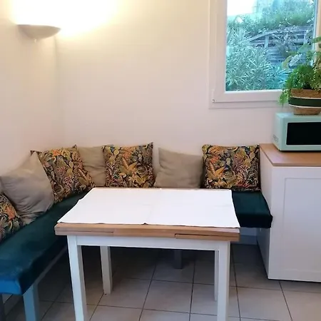 Le De Laura *